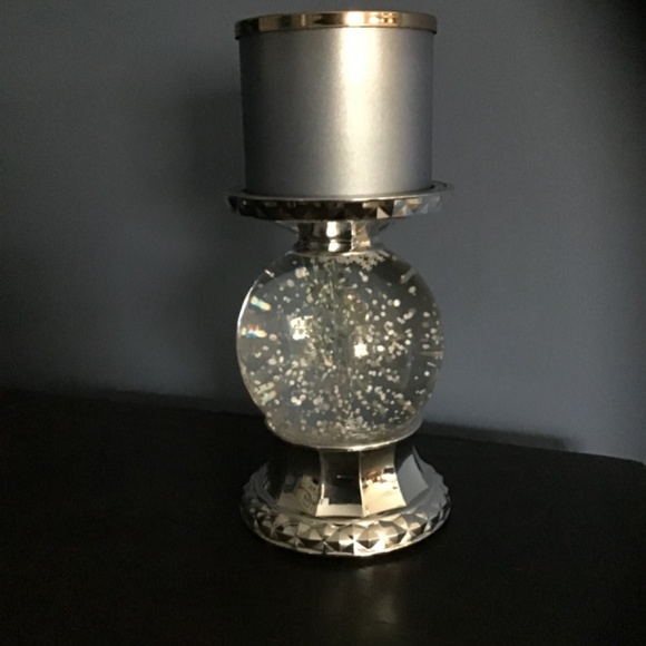 Bath & body Works 3 wicker candle Pedestal Water Globe - Picture 3 of 10